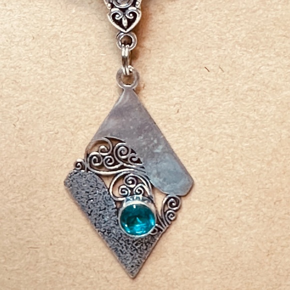 925 Sterling Silver Plated Round Blue Topaz on Kite Setting w/Curly Cues - Picture 3 of 11